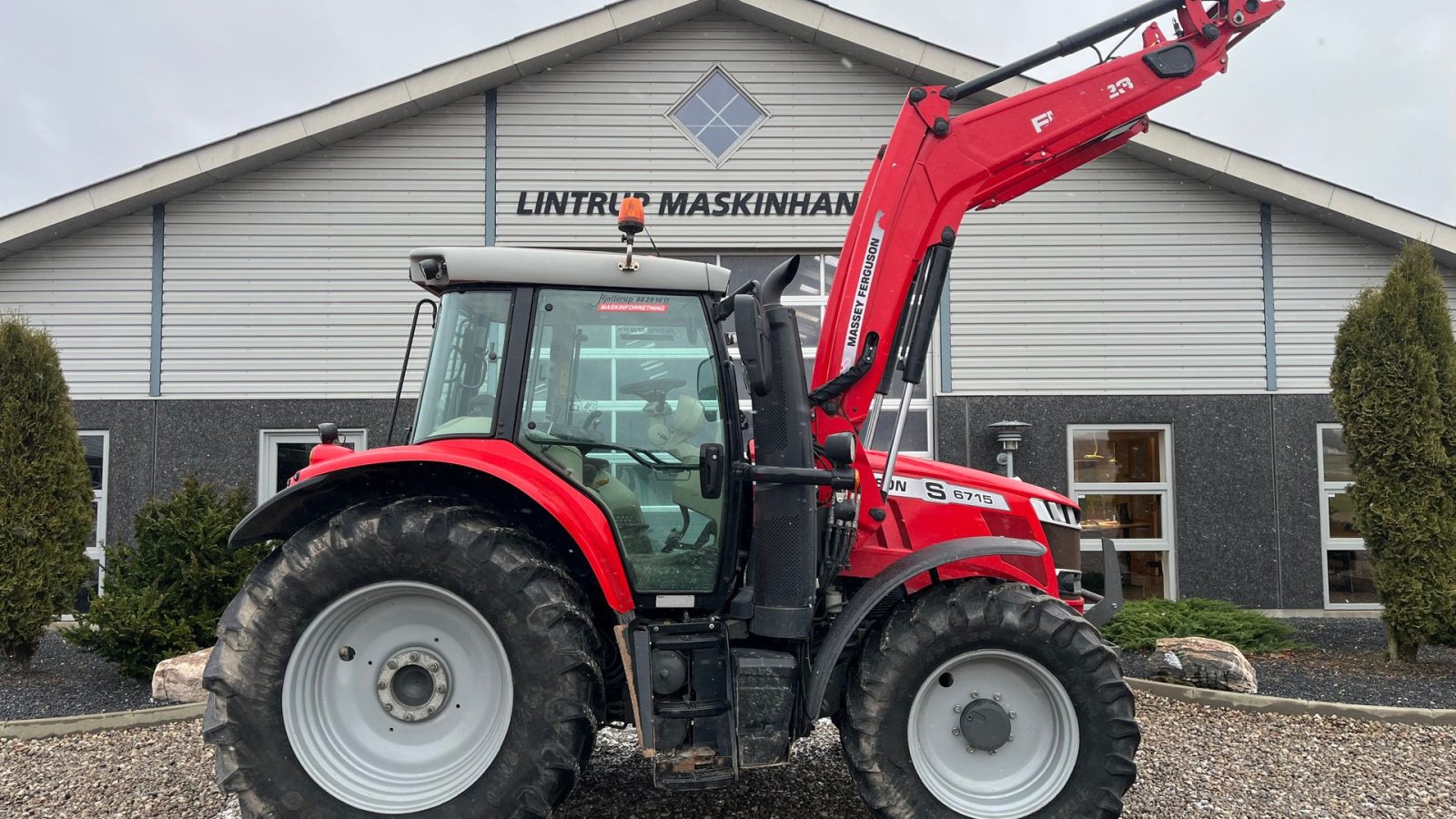 Traktor des Typs Massey Ferguson 6715 S Dyna6 Med frontlæsser, Gebrauchtmaschine in Lintrup (Bild 8)