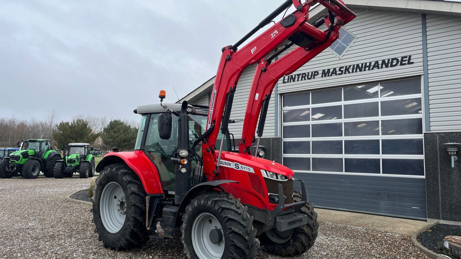 Traktor des Typs Massey Ferguson 6715 S Dyna6 Med frontlæsser, Gebrauchtmaschine in Lintrup (Bild 19)
