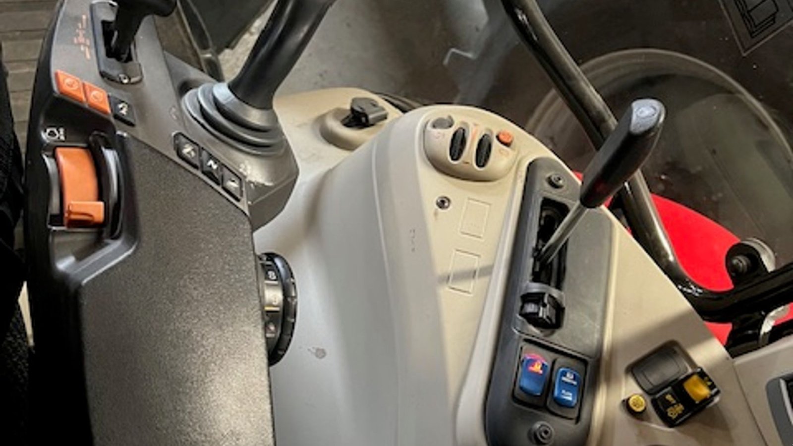 Traktor tipa Massey Ferguson 6715 S Med front læsser. Læsser er meget lidt brugt., Gebrauchtmaschine u Lintrup (Slika 10)