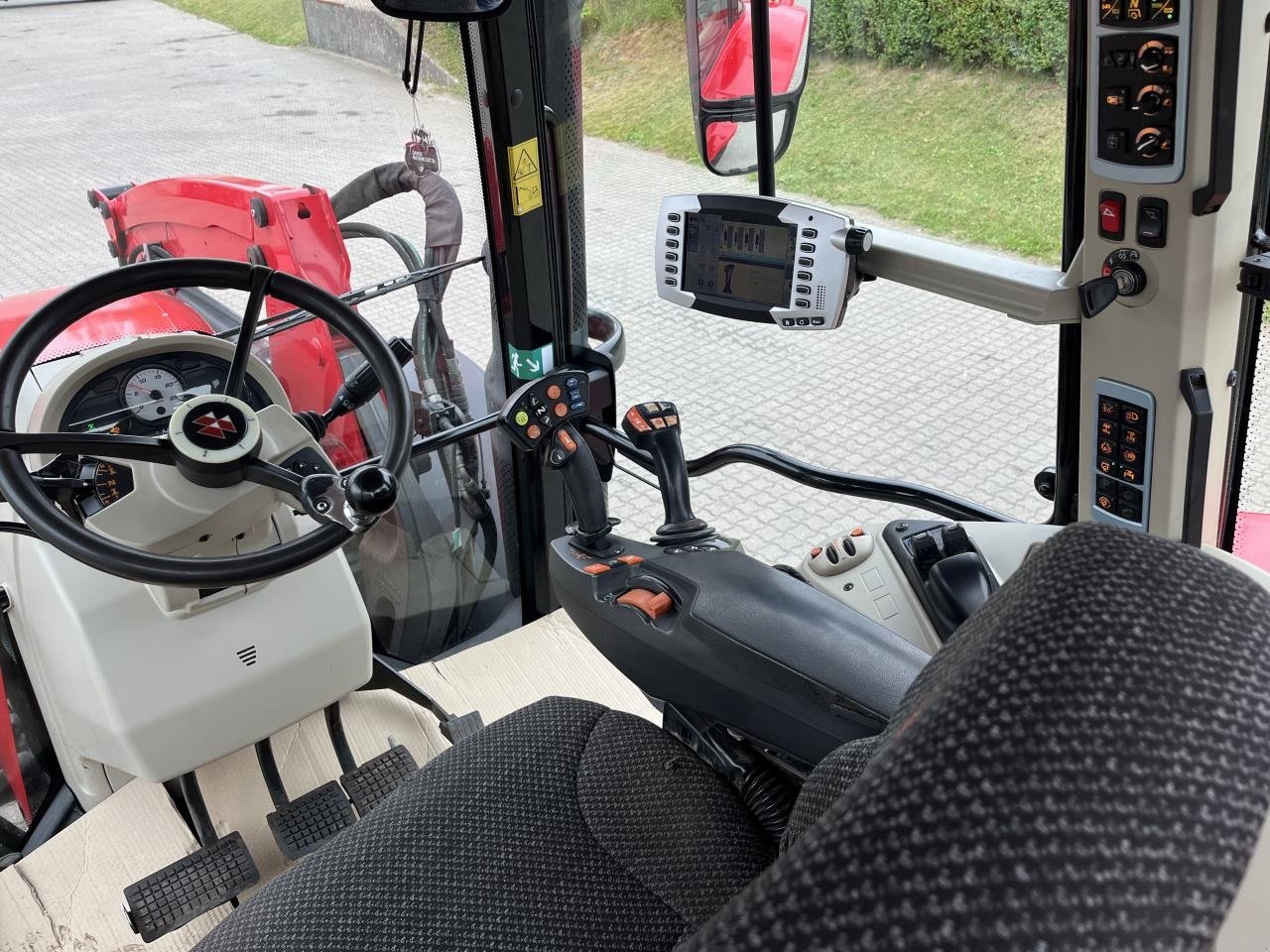 Traktor типа Massey Ferguson 6715S DYNA 6 EF, Gebrauchtmaschine в Videbæk (Фотография 12)