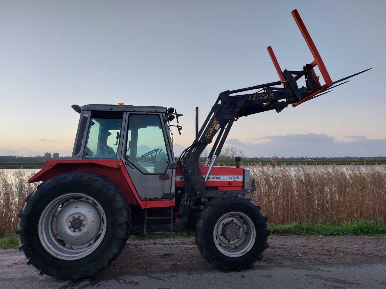 Traktor типа Massey Ferguson 675, Gebrauchtmaschine в Ouderkerk aan den IJssel (Фотография 3)