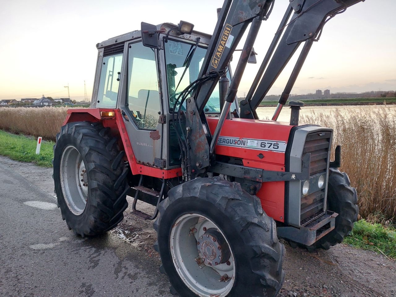 Traktor типа Massey Ferguson 675, Gebrauchtmaschine в Ouderkerk aan den IJssel (Фотография 2)