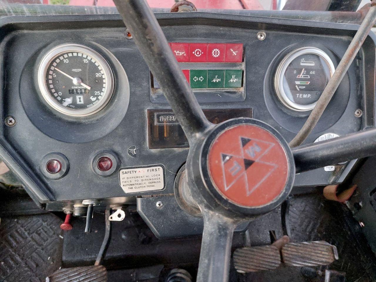Traktor типа Massey Ferguson 675, Gebrauchtmaschine в Ouderkerk aan den IJssel (Фотография 8)