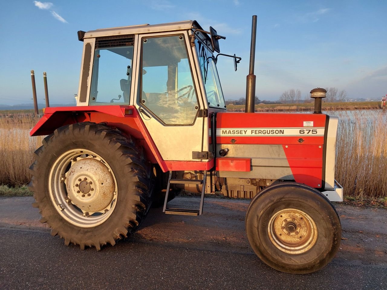 Traktor tip Massey Ferguson 675, Gebrauchtmaschine in Ouderkerk aan den IJssel (Poză 2)