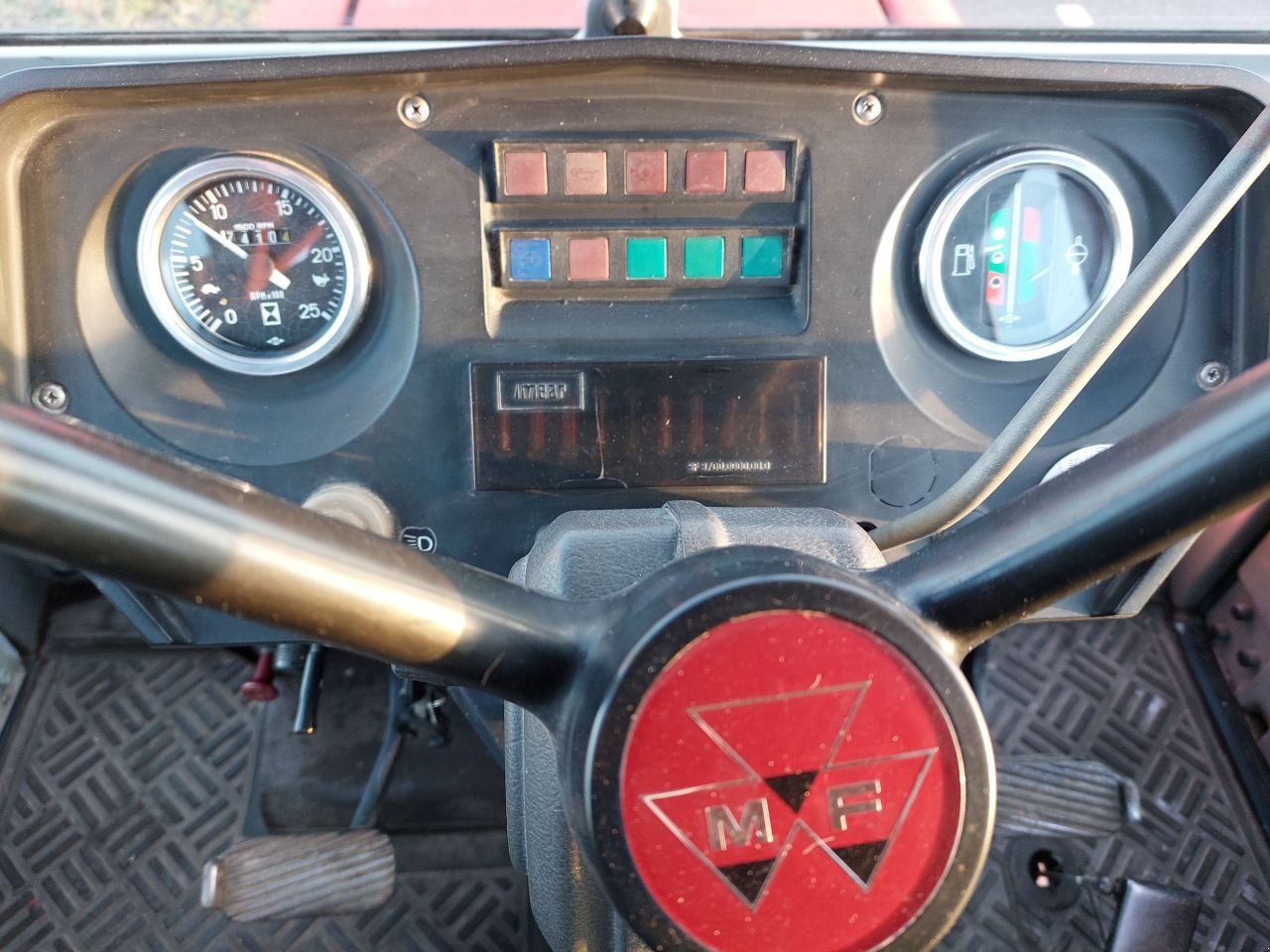 Traktor tip Massey Ferguson 675, Gebrauchtmaschine in Ouderkerk aan den IJssel (Poză 11)