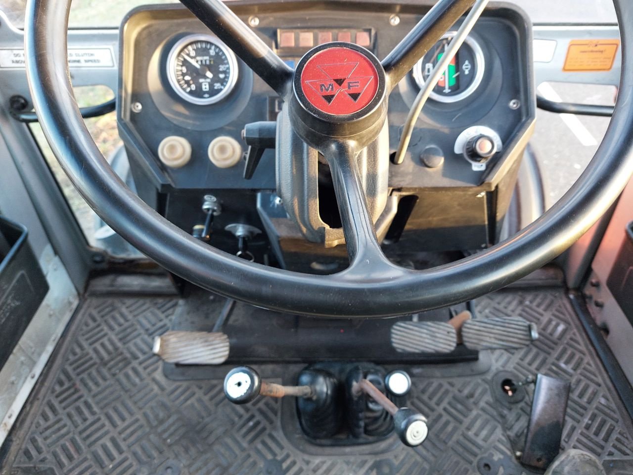 Traktor tip Massey Ferguson 675, Gebrauchtmaschine in Ouderkerk aan den IJssel (Poză 8)