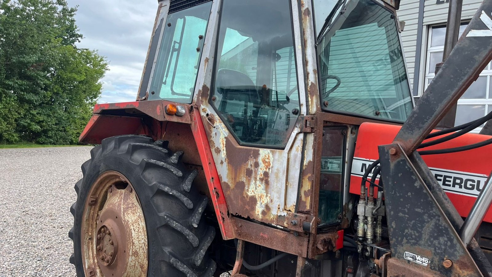 Traktor van het type Massey Ferguson 690 Speedshift med frontlæsser, Gebrauchtmaschine in Lintrup (Foto 18)