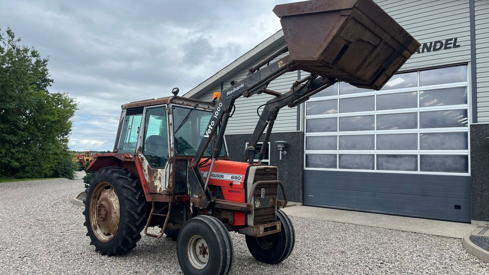 Traktor van het type Massey Ferguson 690 Speedshift med frontlæsser, Gebrauchtmaschine in Lintrup (Foto 16)