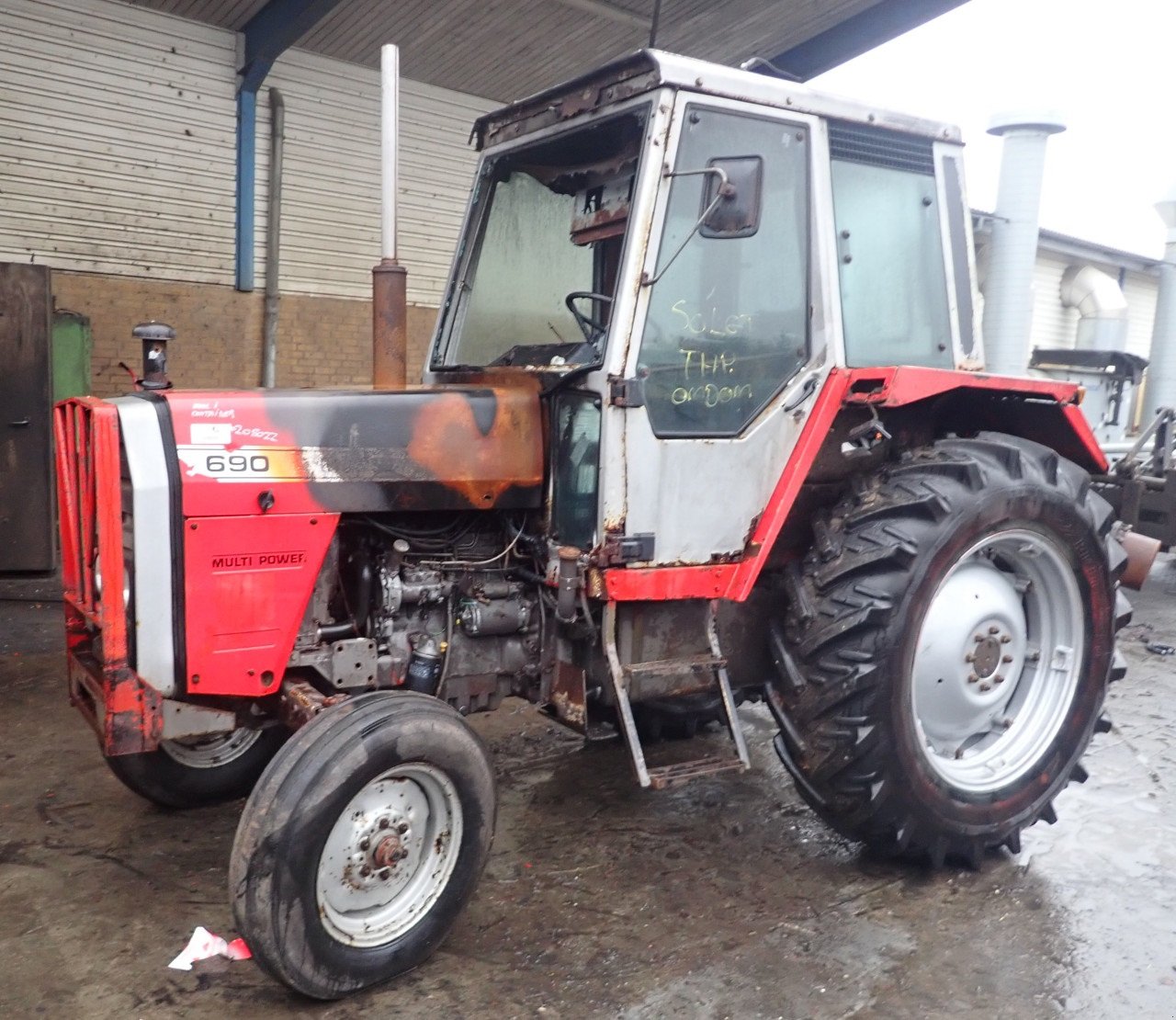 Traktor Türe ait Massey Ferguson 690, Gebrauchtmaschine içinde Viborg (resim 1)