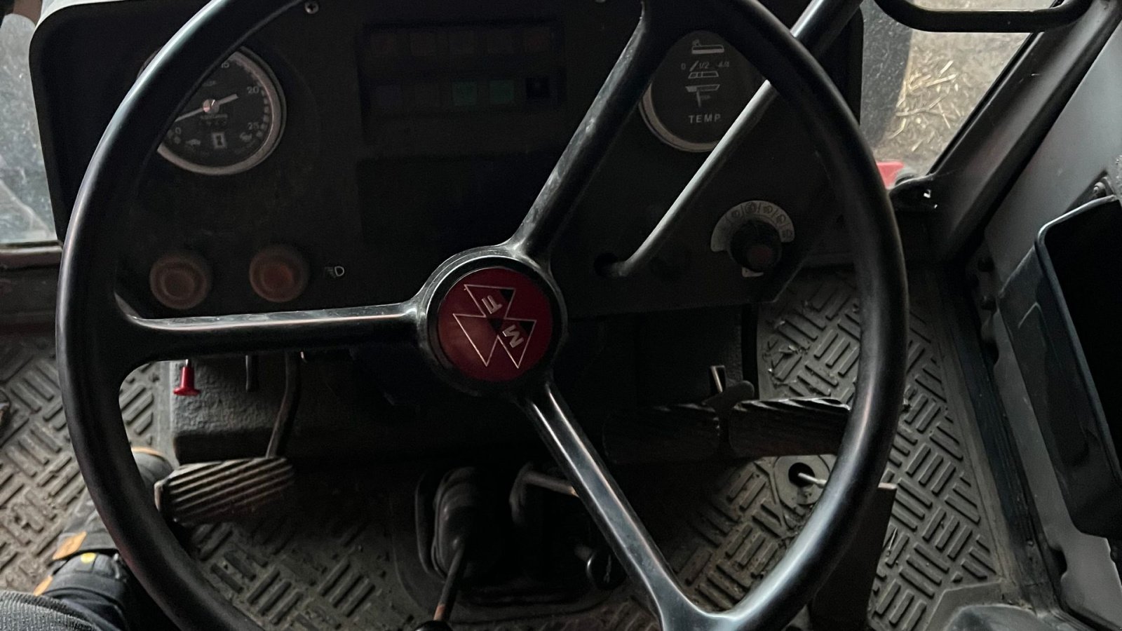 Traktor типа Massey Ferguson 690, Gebrauchtmaschine в Brønderslev (Фотография 11)