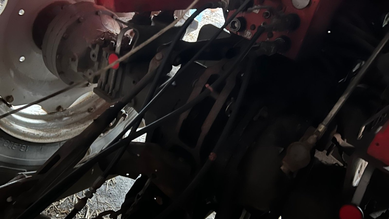 Traktor типа Massey Ferguson 690, Gebrauchtmaschine в Brønderslev (Фотография 4)