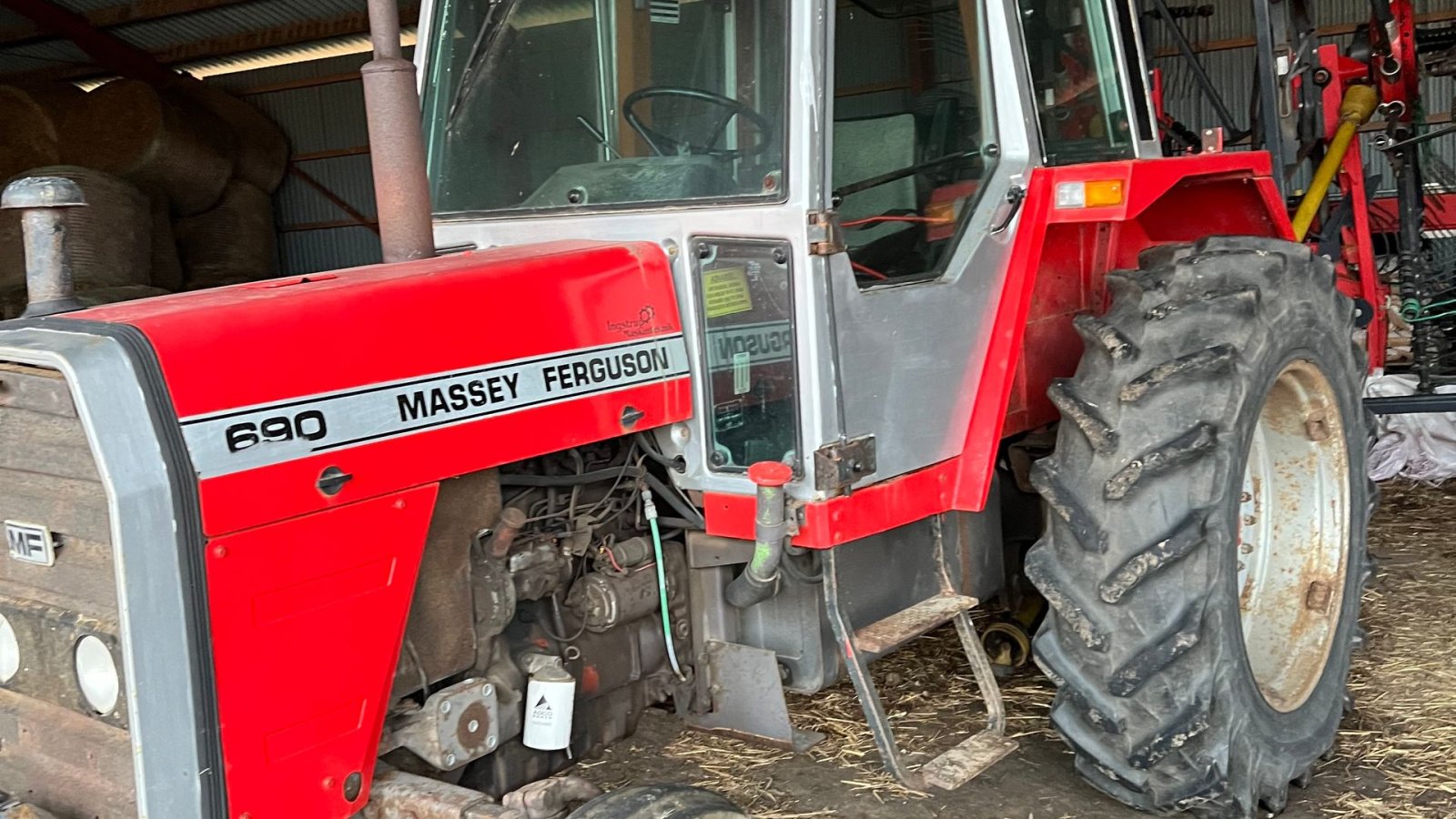 Traktor типа Massey Ferguson 690, Gebrauchtmaschine в Brønderslev (Фотография 1)