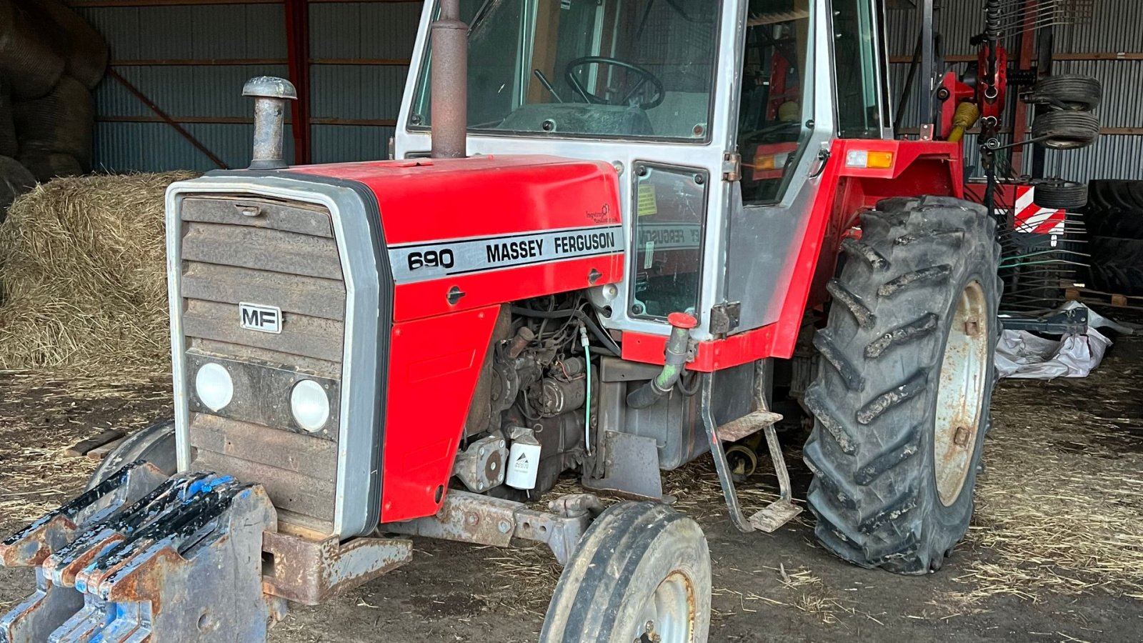 Traktor типа Massey Ferguson 690, Gebrauchtmaschine в Brønderslev (Фотография 3)