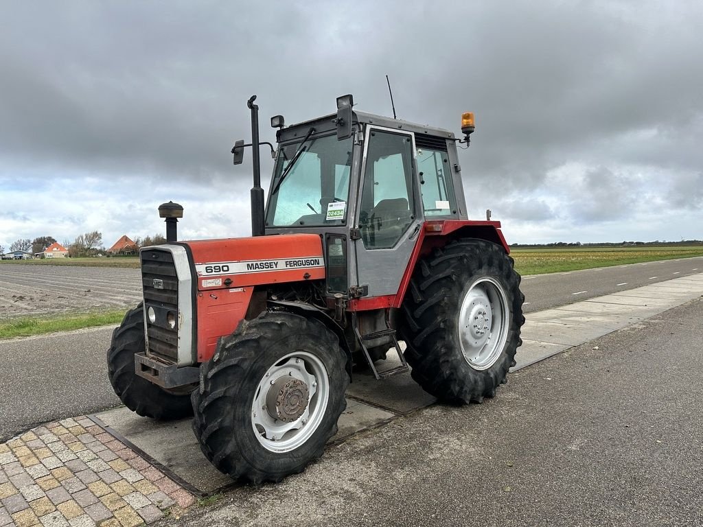 Traktor of the type Massey Ferguson 690, Gebrauchtmaschine in Callantsoog (Picture 1)
