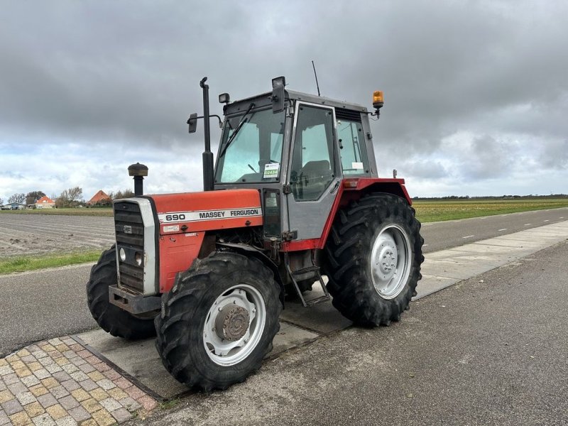 Traktor van het type Massey Ferguson 690, Gebrauchtmaschine in Callantsoog (Foto 1)
