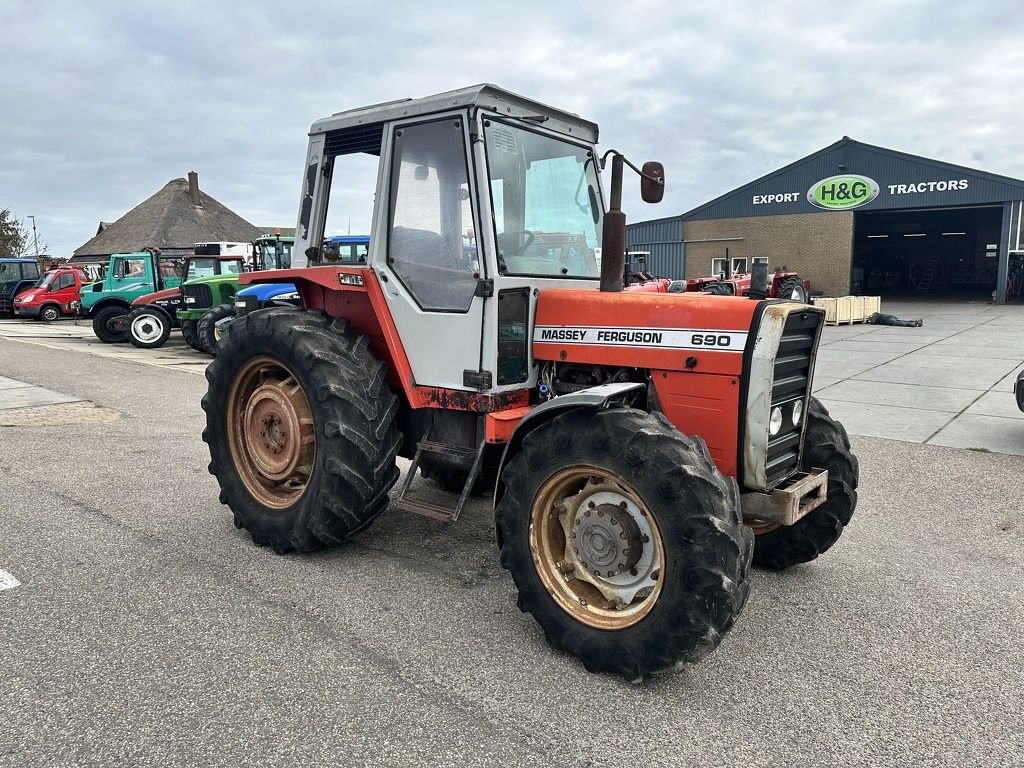 Traktor Türe ait Massey Ferguson 690, Gebrauchtmaschine içinde Callantsoog (resim 3)