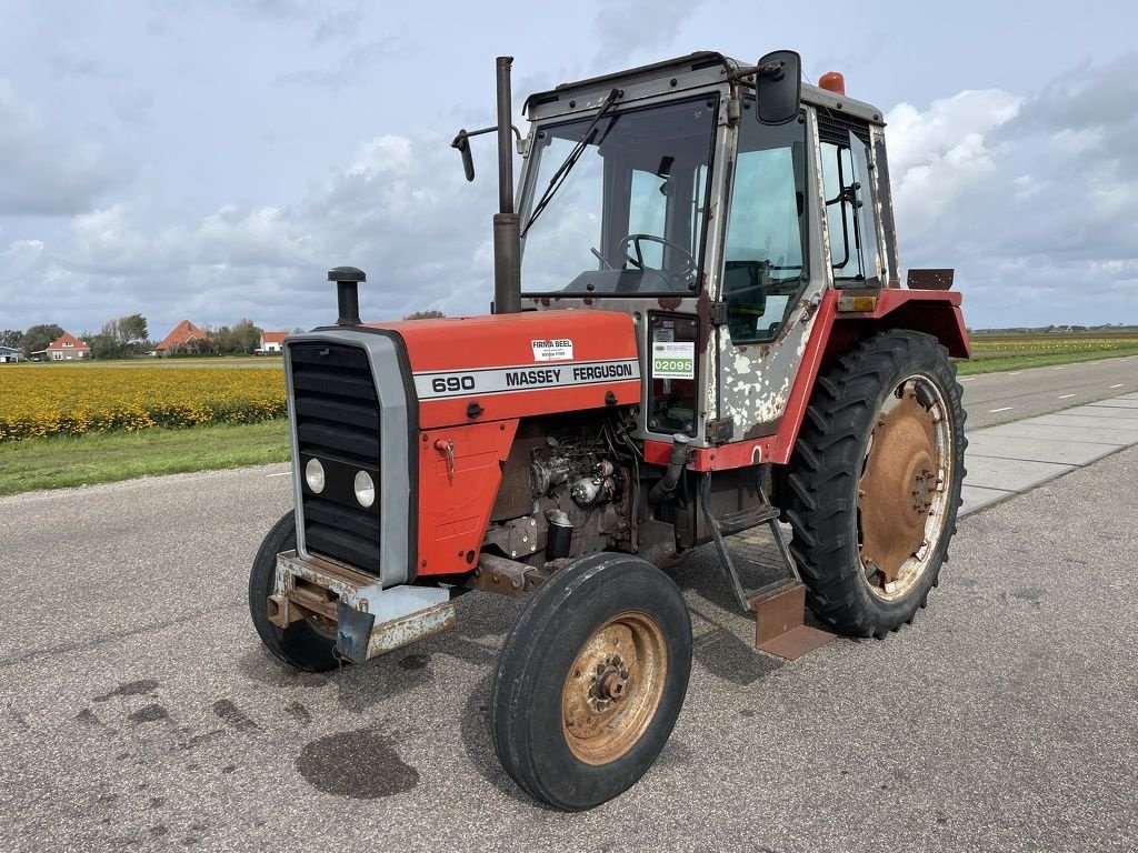 Traktor des Typs Massey Ferguson 690, Gebrauchtmaschine in Callantsoog (Bild 1)