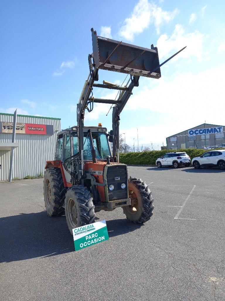 Traktor от тип Massey Ferguson 690, Gebrauchtmaschine в Calmont (Снимка 2)