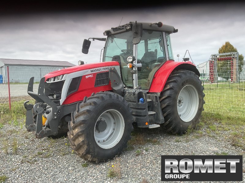 Traktor типа Massey Ferguson 6S-135 D6 EF DX, Gebrauchtmaschine в Gennes sur glaize (Фотография 1)