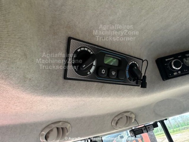 Traktor des Typs Massey Ferguson 6S 135 DYNA 6, Gebrauchtmaschine in LOMBEZ (Bild 5)