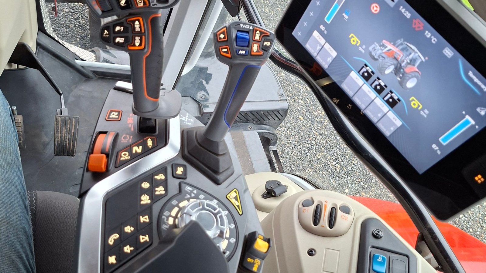 Traktor des Typs Massey Ferguson 6S.145 Dyna 6 Exclucive, Gebrauchtmaschine in Nykøbing M (Bild 16)