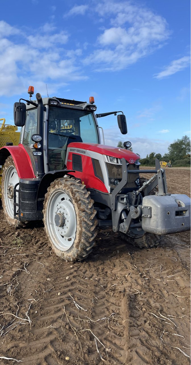 Traktor типа Massey Ferguson 6S.155 D6, Gebrauchtmaschine в LA ROCHE JAUDY (Фотография 1)