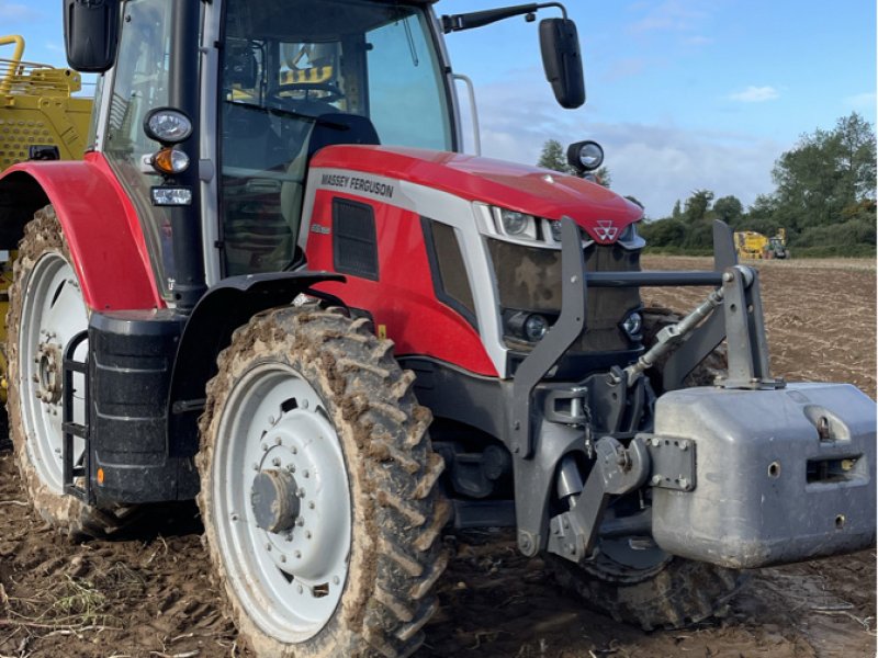 Traktor του τύπου Massey Ferguson 6S.155 D6, Gebrauchtmaschine σε LA ROCHE JAUDY (Φωτογραφία 1)