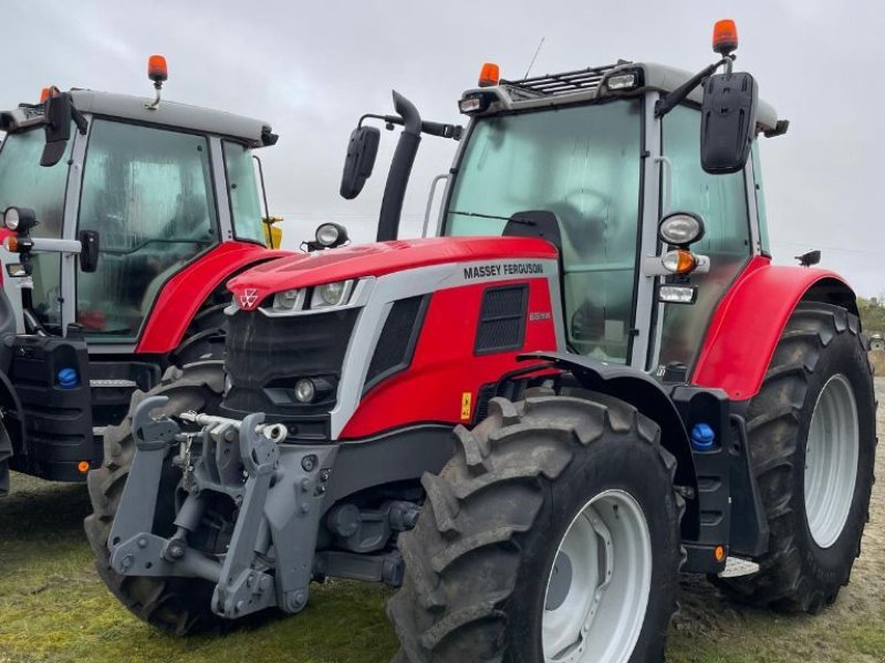 Traktor от тип Massey Ferguson 6S.155 D6, Gebrauchtmaschine в LA ROCHE JAUDY (Снимка 1)