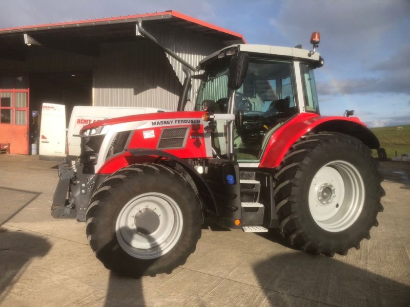 Traktor Türe ait Massey Ferguson 6S.165 Dyna 6 (Efficient), Ausstellungsmaschine içinde Bourrignon (resim 1)