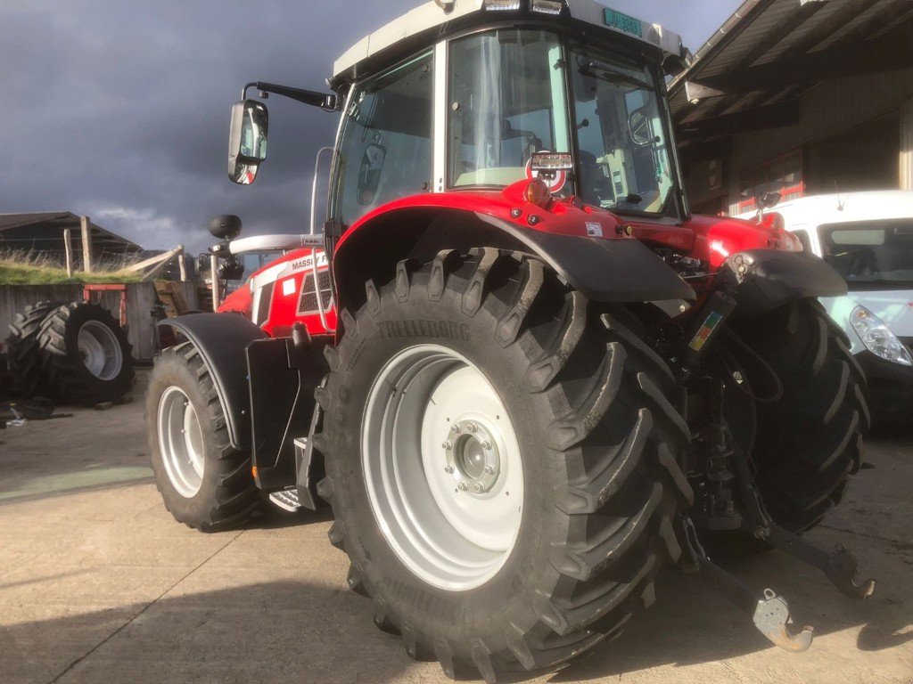 Traktor des Typs Massey Ferguson 6S.165 Dyna 6 (Efficient), Ausstellungsmaschine in Bourrignon (Bild 2)