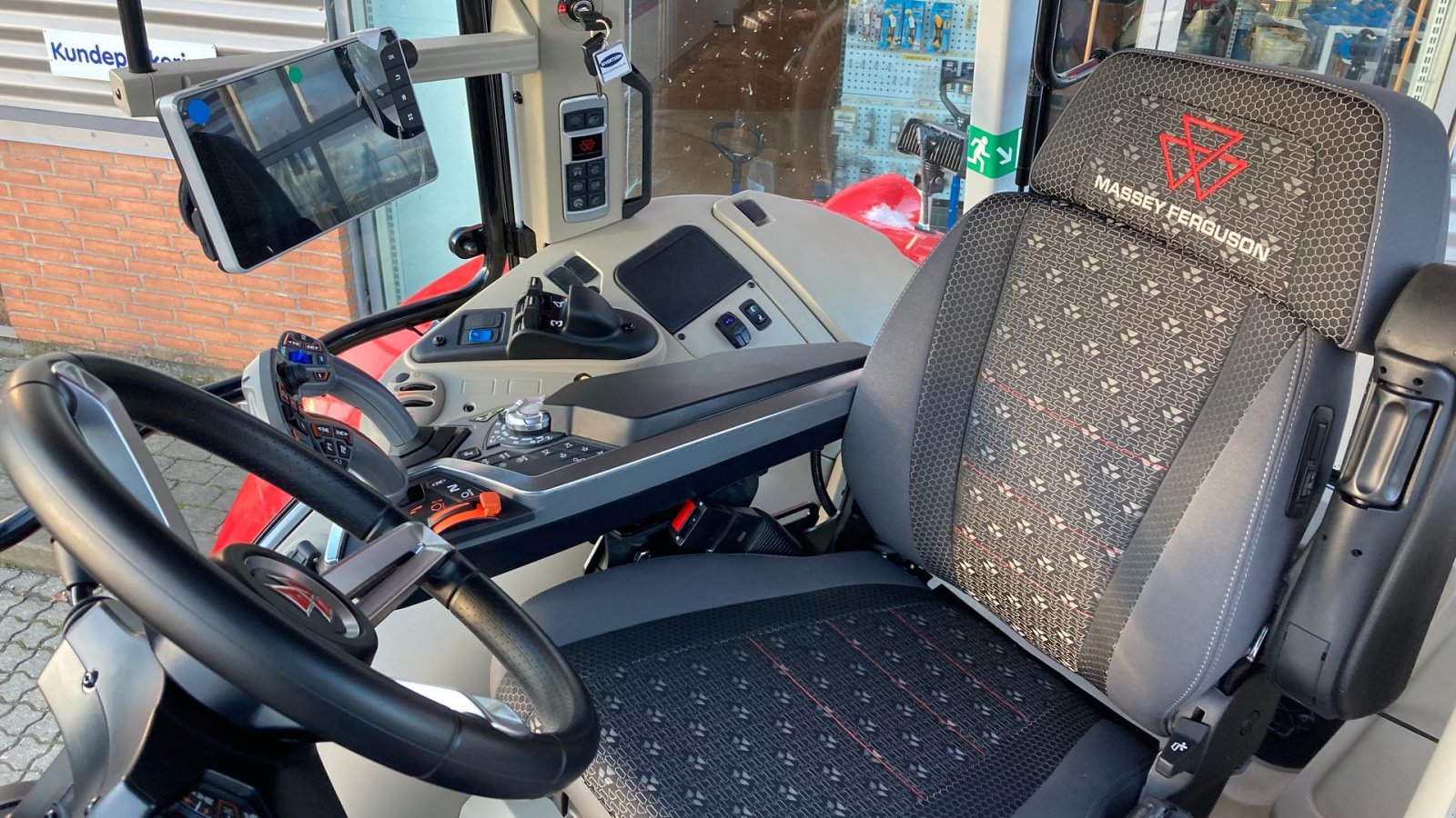 Traktor des Typs Massey Ferguson 6S.165 Dyna 6 Exclusive, Gebrauchtmaschine in Roskilde (Bild 12)