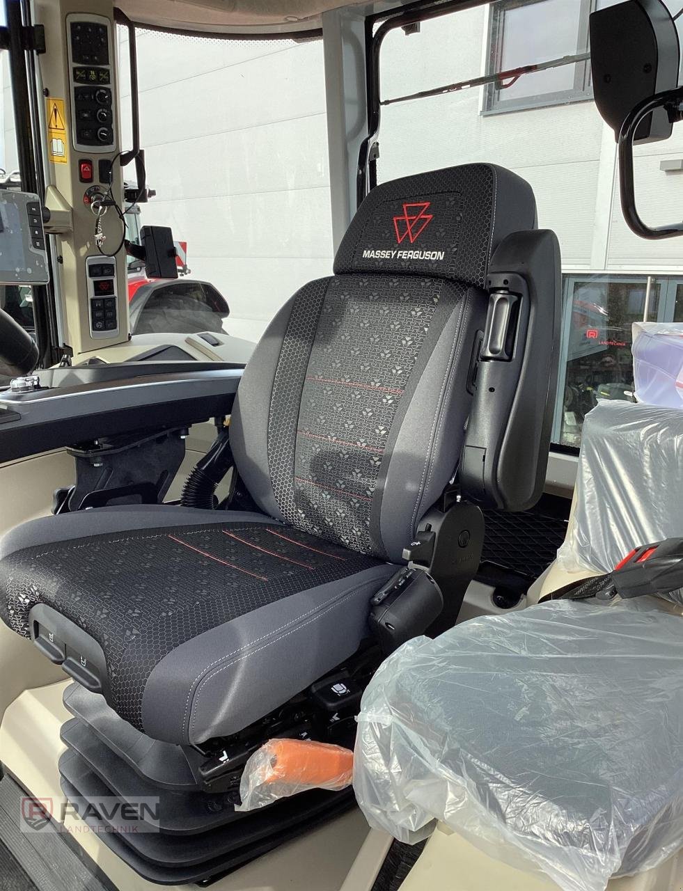 Traktor des Typs Massey Ferguson 6S.165 Dyna-VT EXCLUSIVE, Neumaschine in Sulingen (Bild 10)