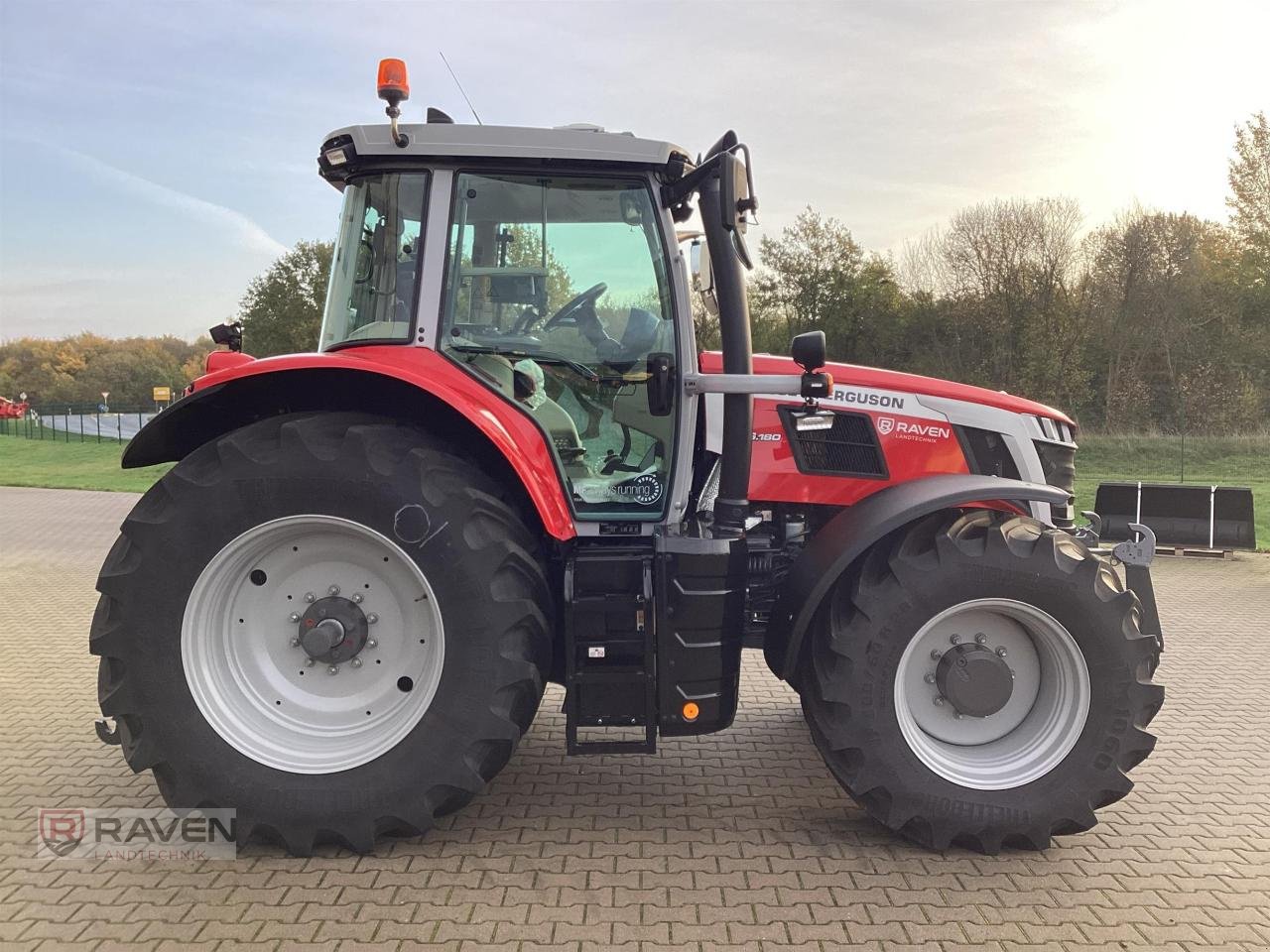 Traktor des Typs Massey Ferguson 6S.180 Dyna-VT EXCLUSIVE, Neumaschine in Sulingen (Bild 5)