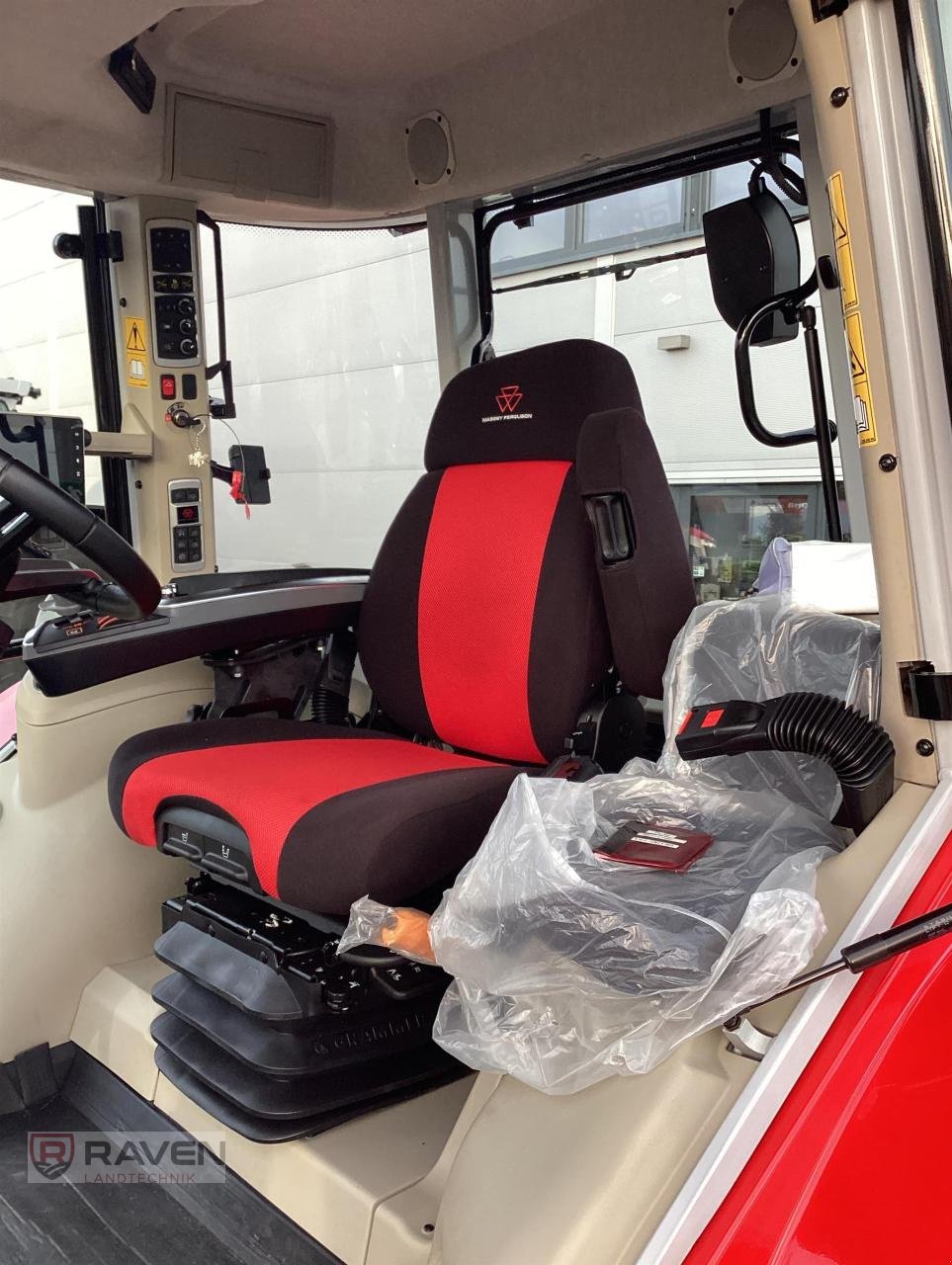 Traktor des Typs Massey Ferguson 6S.180 Dyna-VT EXCLUSIVE, Neumaschine in Sulingen (Bild 13)