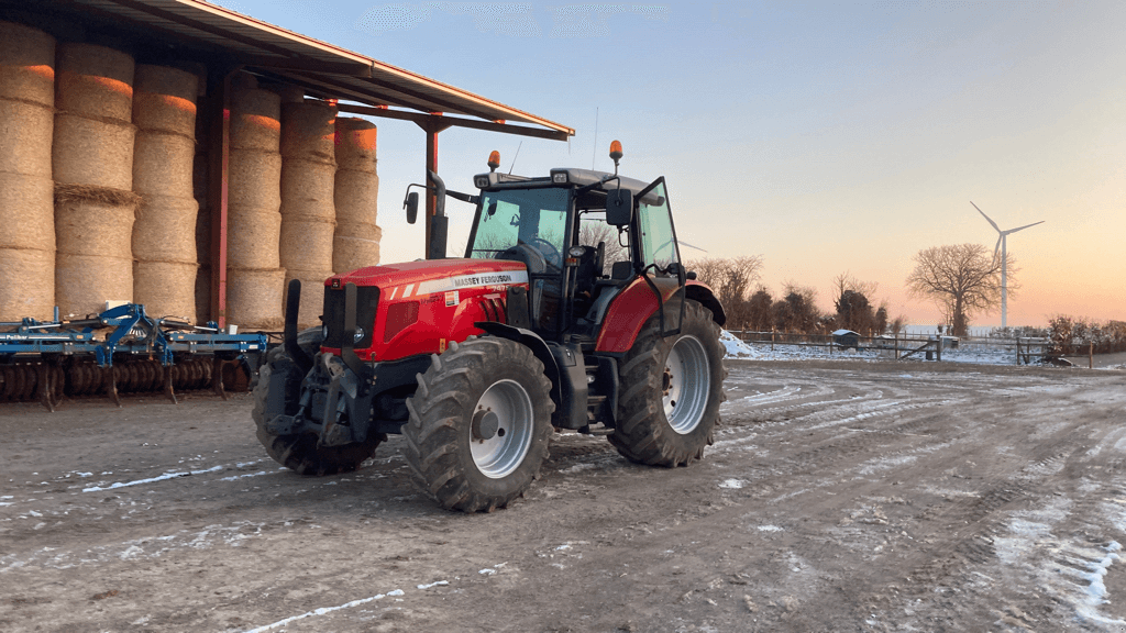 Traktor типа Massey Ferguson 7475 4RM, Gebrauchtmaschine в CINTHEAUX (Фотография 1)