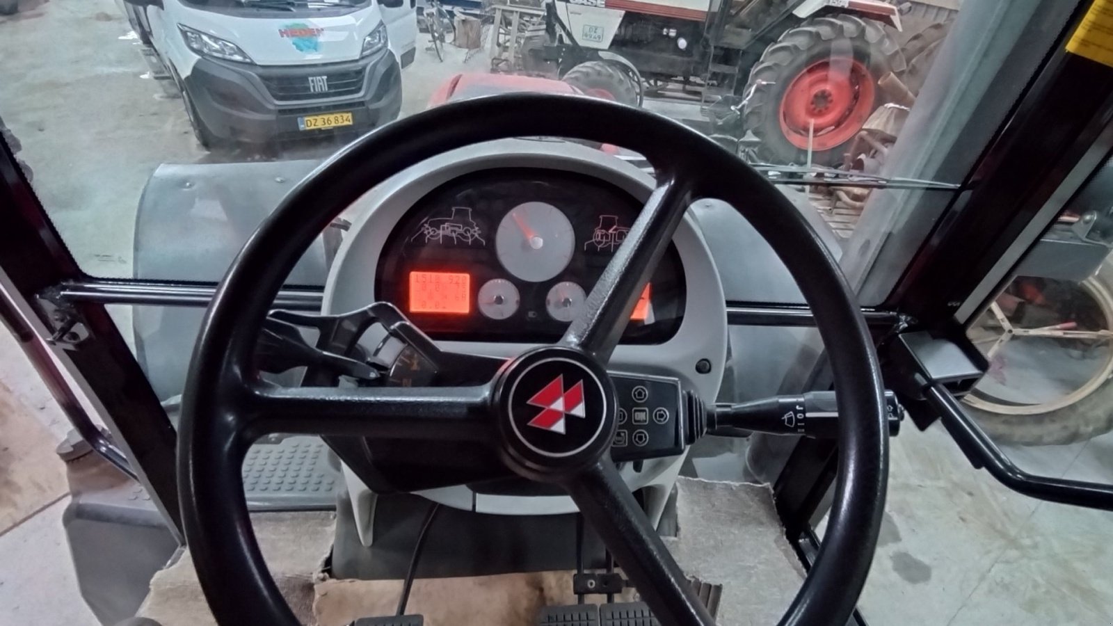 Traktor от тип Massey Ferguson 7495 Dyna VT, Gebrauchtmaschine в Ringe (Снимка 16)