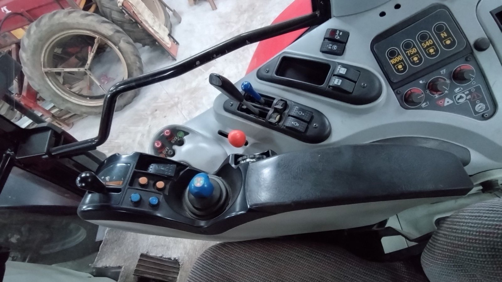 Traktor от тип Massey Ferguson 7495 Dyna VT, Gebrauchtmaschine в Ringe (Снимка 13)