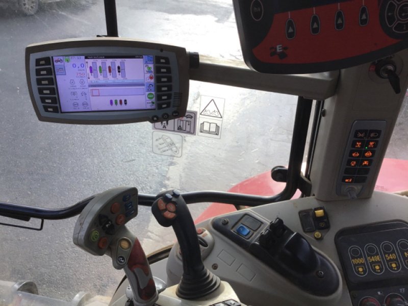 Traktor van het type Massey Ferguson 7620 DVT EXCLUSIVE, Gebrauchtmaschine in POUSSAY (Foto 8)