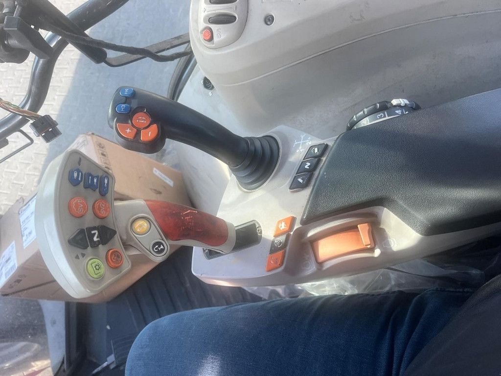 Traktor от тип Massey Ferguson 7620, Gebrauchtmaschine в Hapert (Снимка 11)