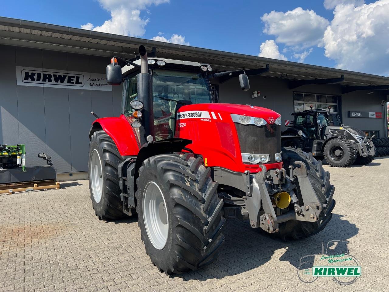 Traktor of the type Massey Ferguson 7624 DynaVT, Gebrauchtmaschine in Blankenheim (Picture 1)