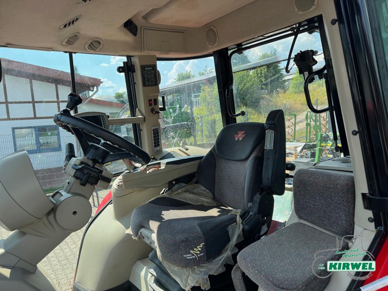 Traktor of the type Massey Ferguson 7624 DynaVT, Gebrauchtmaschine in Blankenheim (Picture 10)