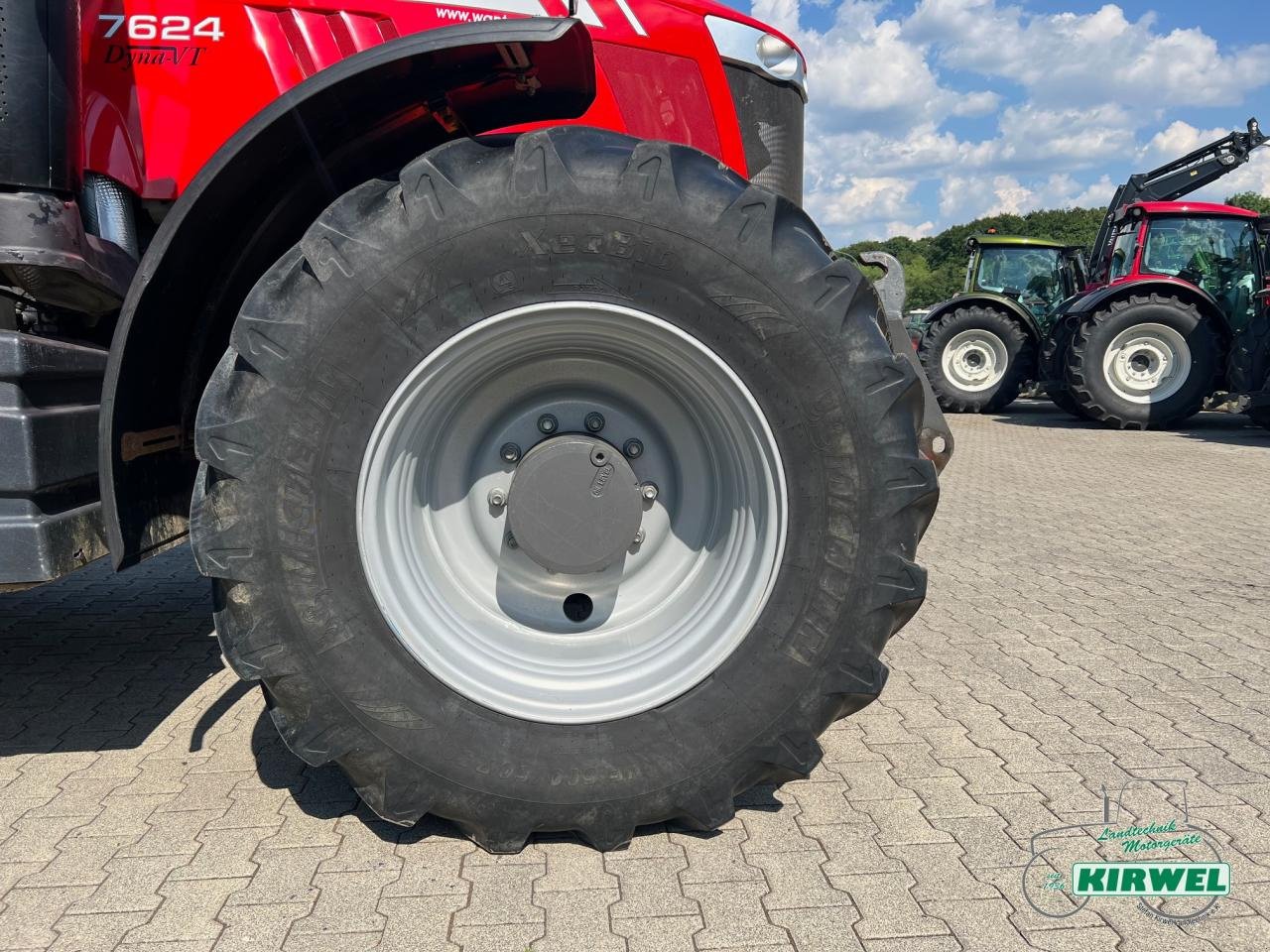 Traktor of the type Massey Ferguson 7624 DynaVT, Gebrauchtmaschine in Blankenheim (Picture 14)
