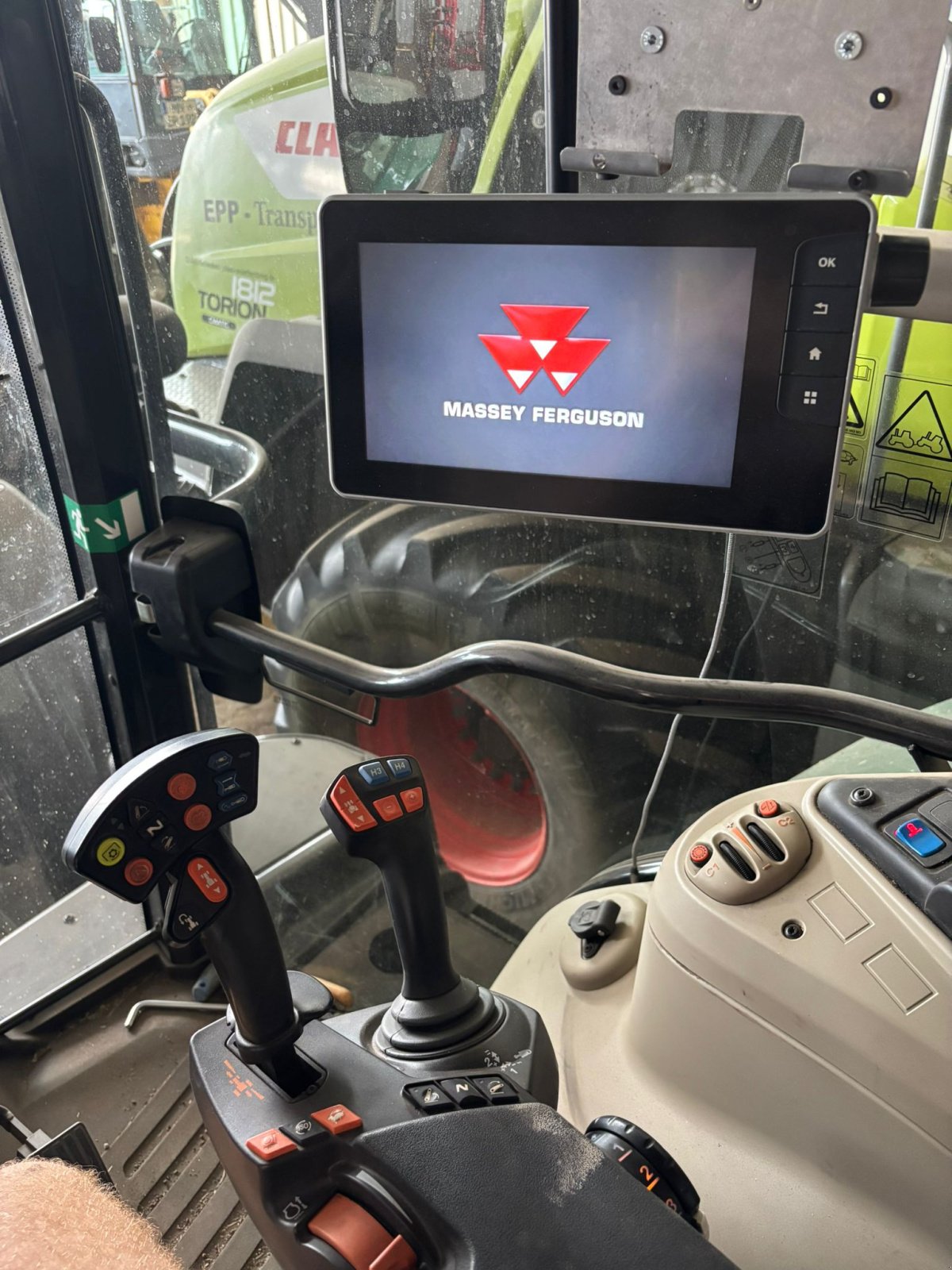 Traktor типа Massey Ferguson 7716, Gebrauchtmaschine в Wiedergeltingen (Фотография 9)