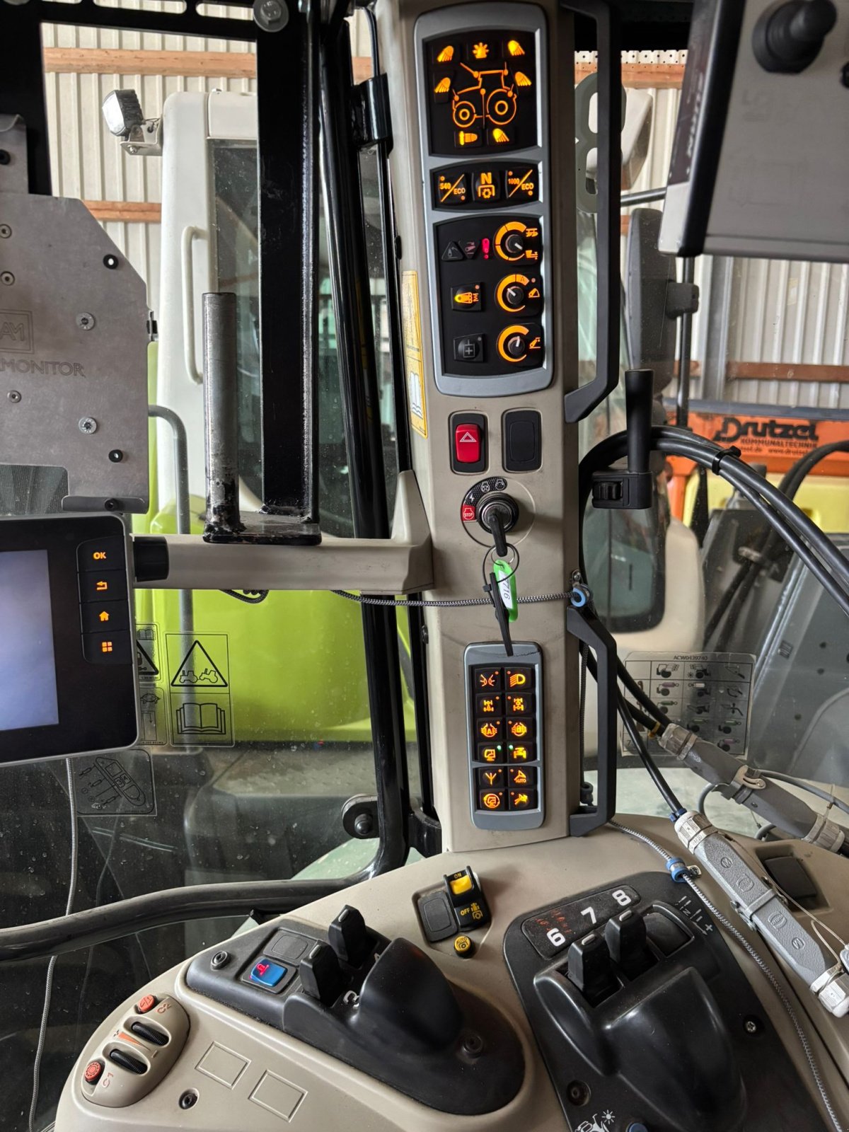 Traktor типа Massey Ferguson 7716, Gebrauchtmaschine в Wiedergeltingen (Фотография 10)