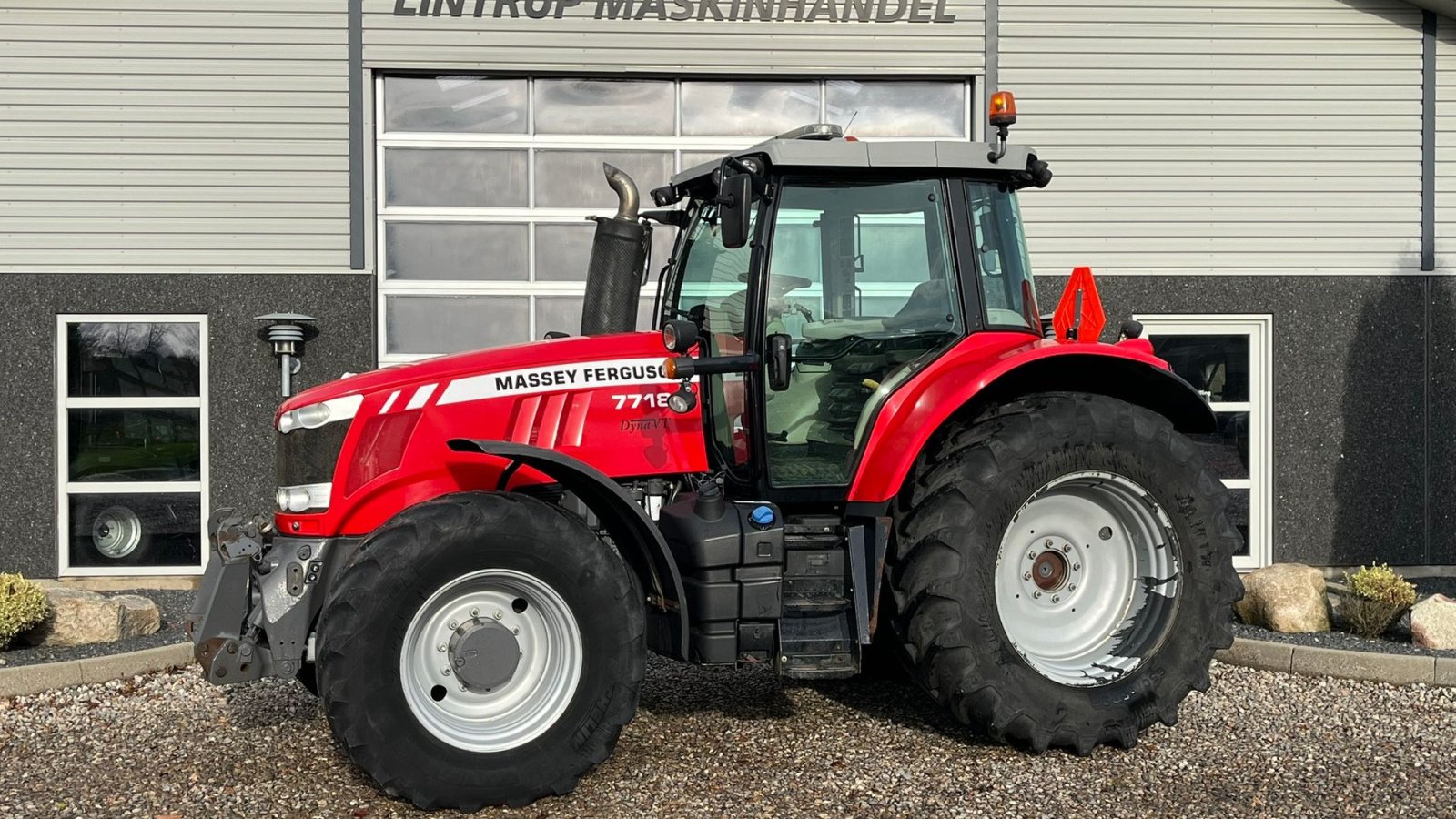 Traktor des Typs Massey Ferguson 7718 Dyna VT Med frontlift og frontPTO, Gebrauchtmaschine in Lintrup (Bild 1)
