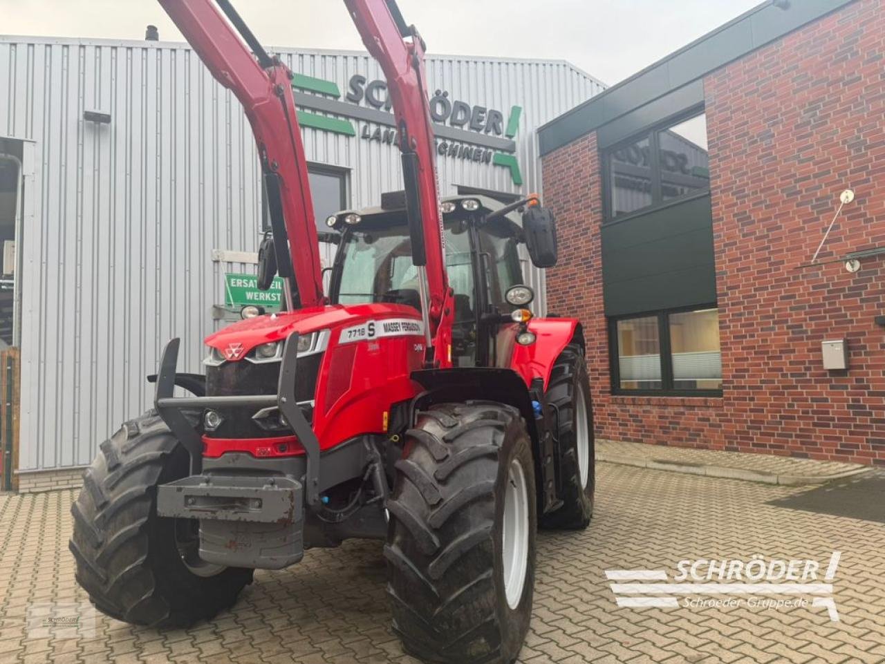 Traktor of the type Massey Ferguson 7718 S DYNA-6 EFFICIENT, Gebrauchtmaschine in Wildeshausen (Picture 4)