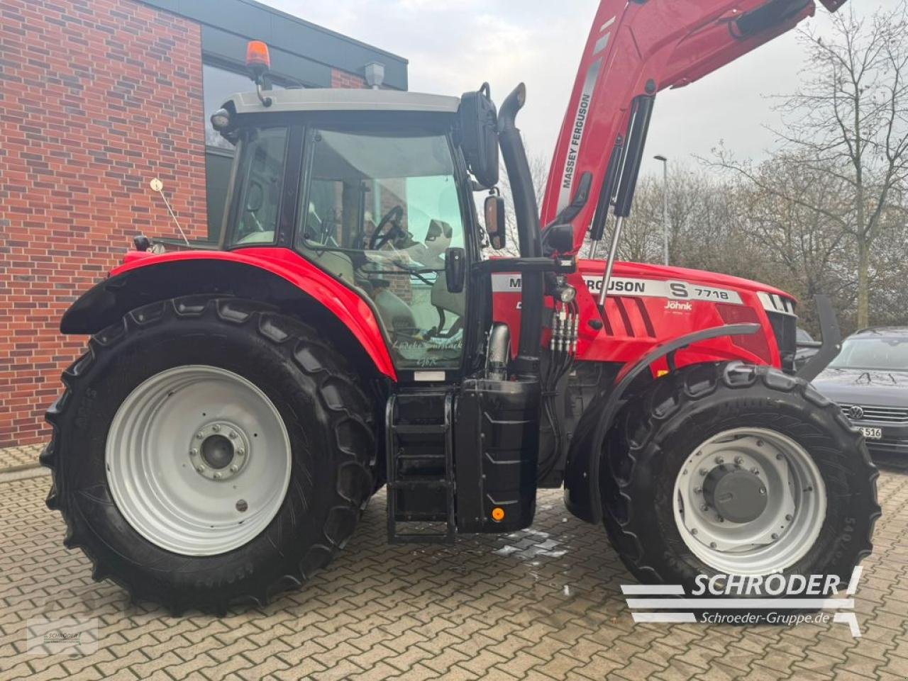 Traktor of the type Massey Ferguson 7718 S DYNA-6 EFFICIENT, Gebrauchtmaschine in Wildeshausen (Picture 7)
