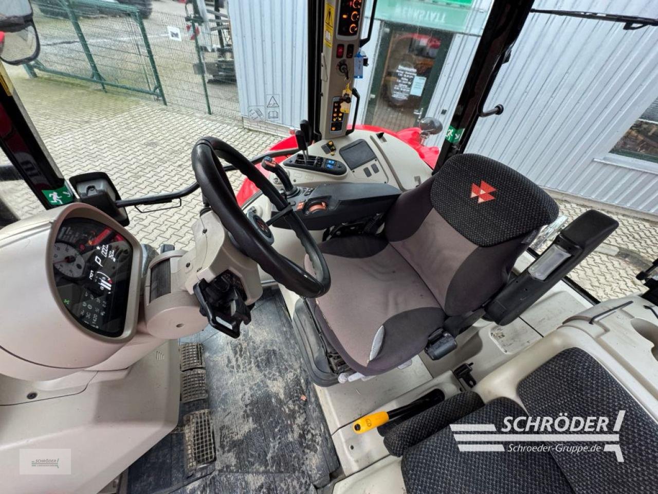 Traktor of the type Massey Ferguson 7718 S DYNA-6 EFFICIENT, Gebrauchtmaschine in Wildeshausen (Picture 11)