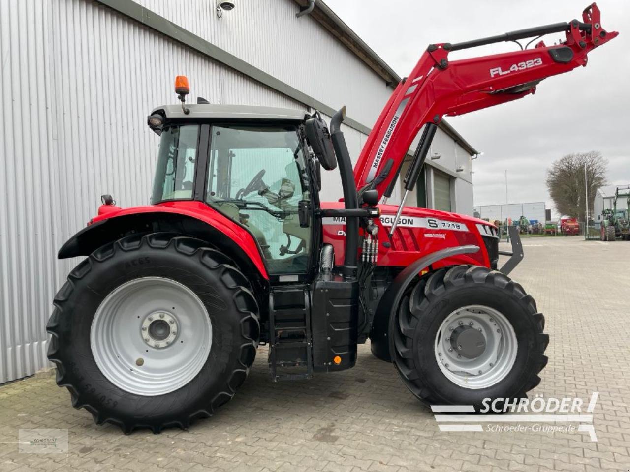 Traktor типа Massey Ferguson 7718 S DYNA-6 EFFICIENT, Gebrauchtmaschine в Wildeshausen (Фотография 16)