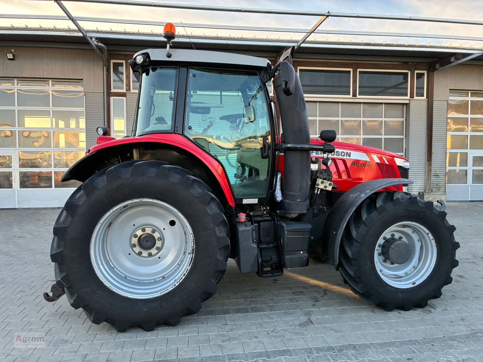 Traktor van het type Massey Ferguson 7718, Gebrauchtmaschine in Münsingen (Foto 3)